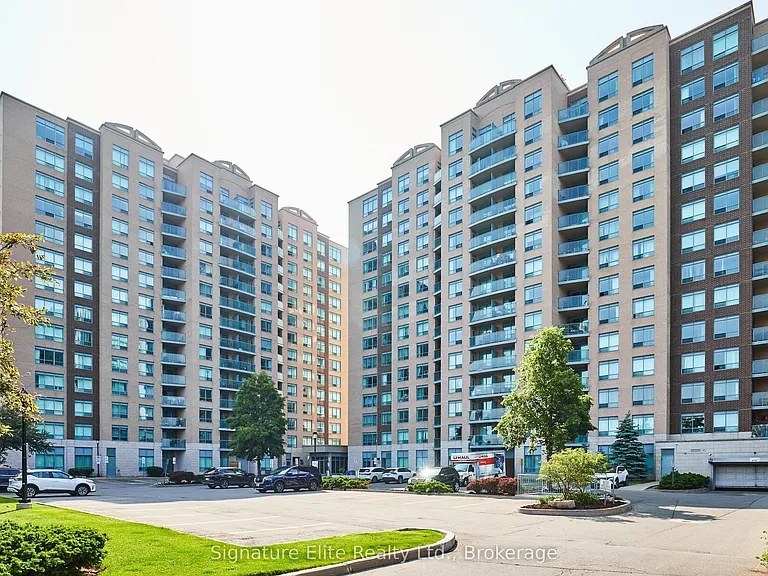 11 Oneida Cres #LPH05 — Photo 1