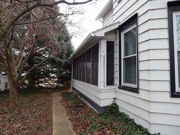 screened side porch