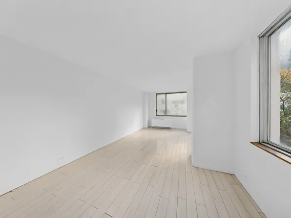 350 West 50th Street image 3 of 14