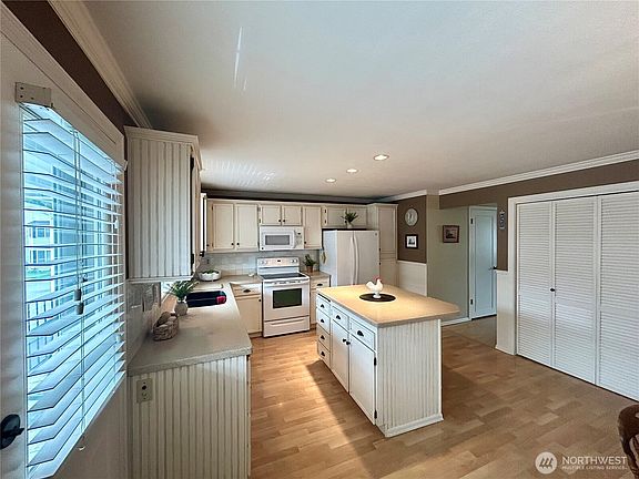 4th image of 303 S 325th Lane #22D