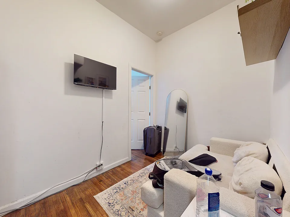 174 Thompson St #2RS