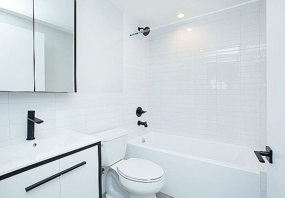 5th image of 2779 University Ave #Lb3