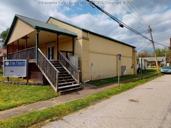 3919 39th St, Nitro, WV 25143