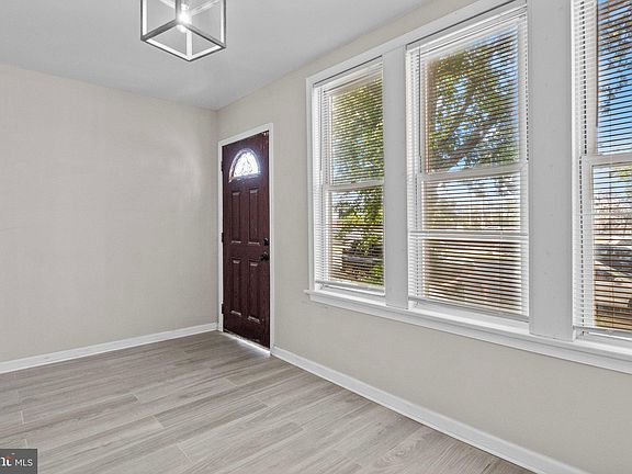 5th image of 180 W Roosevelt Blvd