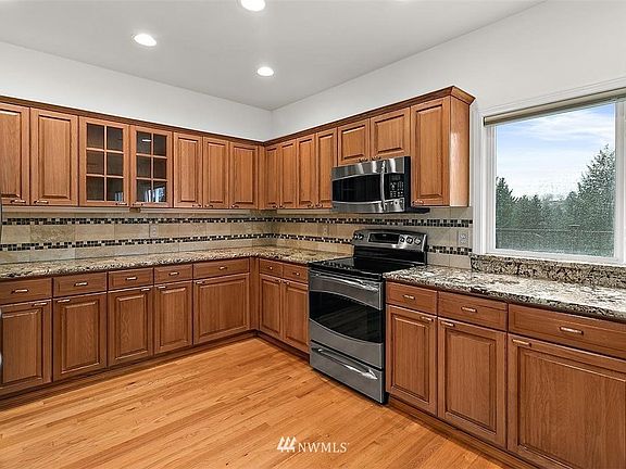 3rd image of 3518 Spyglass Dr NE