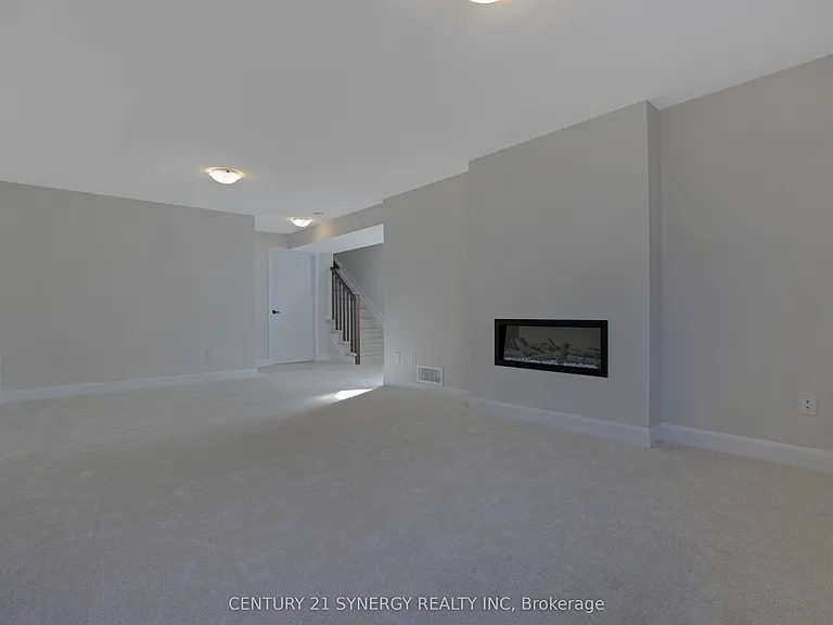708 SE Taliesin Cres — Photo 13