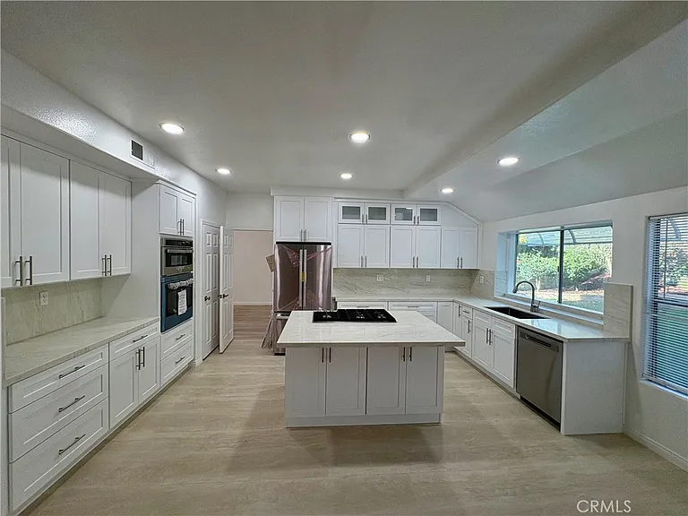26601 White Oaks Dr — Photo 3