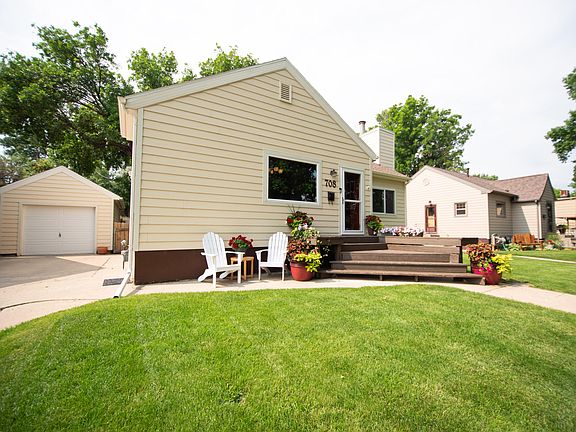 5th image of 708 5th St