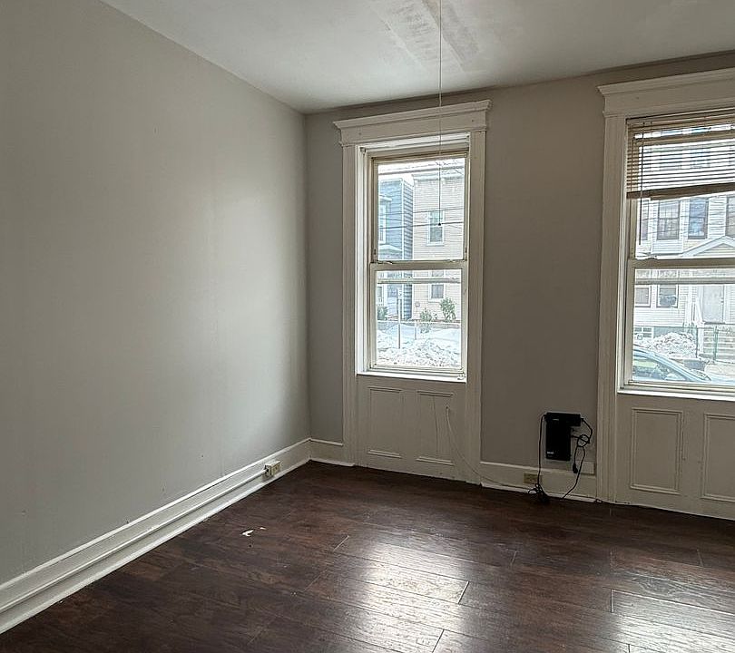1st image of 36 Clarke Ave #1