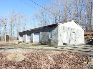 590 Little Hurricane Creek Rd, Mc Ewen, TN 37101