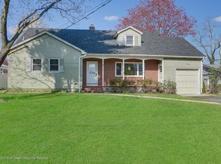 8 Oak Ln, Matawan, NJ 07747