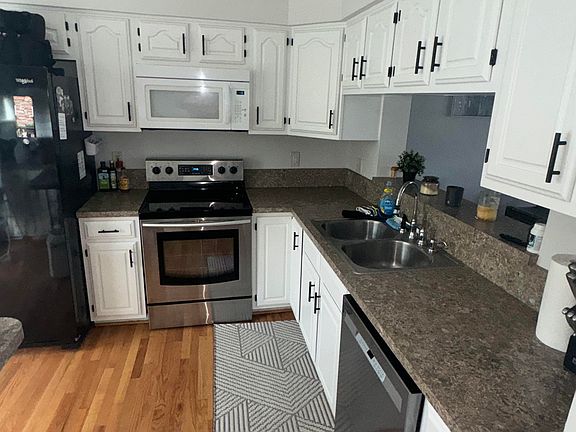3rd image of 41 Queen Catherine East Way #41E