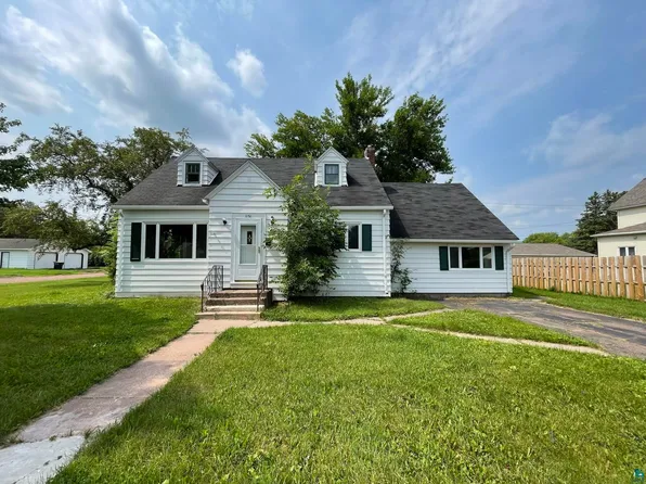 1121 9th Ave W, Ashland, WI 54806