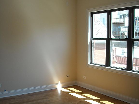5th image of 3229 N Kenmore Ave #3E