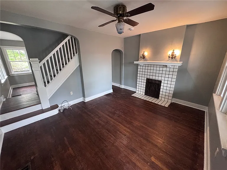 2733 Pyramid Ave — Photo 4