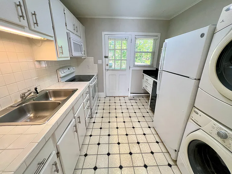 1308 Whilden Pl #B — Photo 3