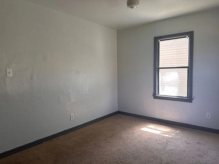 2805 NW 19th St — Photo 5
