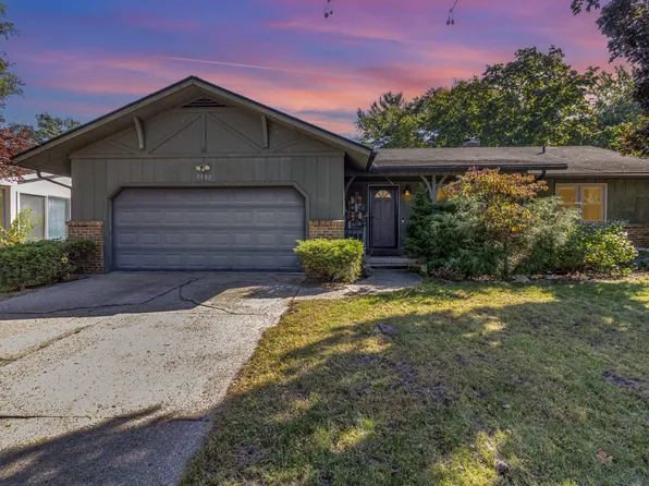 5582 Greenboro Dr SE, Kentwood, MI 49508