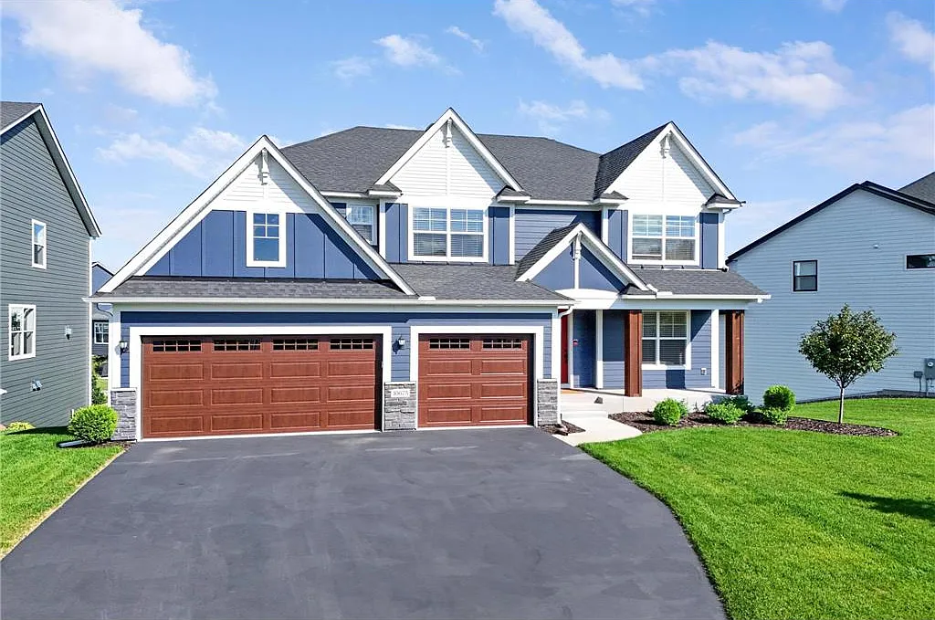 6 bed, 4568 sqft, $5,500 — Photo 1