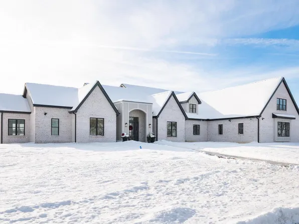 1829 West Mill ROAD, Jackson, WI 53037