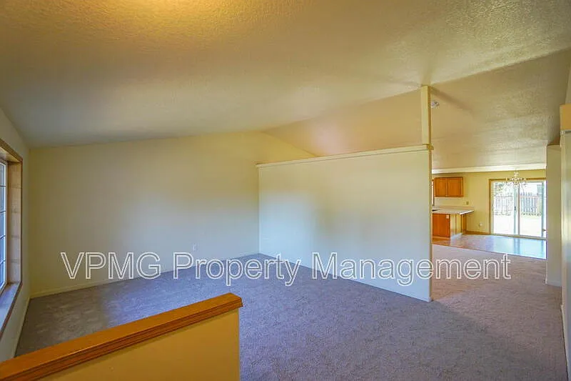 3 bed, 2.0 bath, 1560 sqft, $2,395 — Photo 3