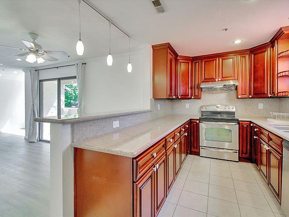 4th image of 695 S Knickerbocker Dr APT 9