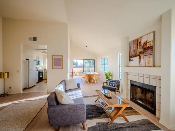 1813 Chalcedony St, San Diego, CA 92109