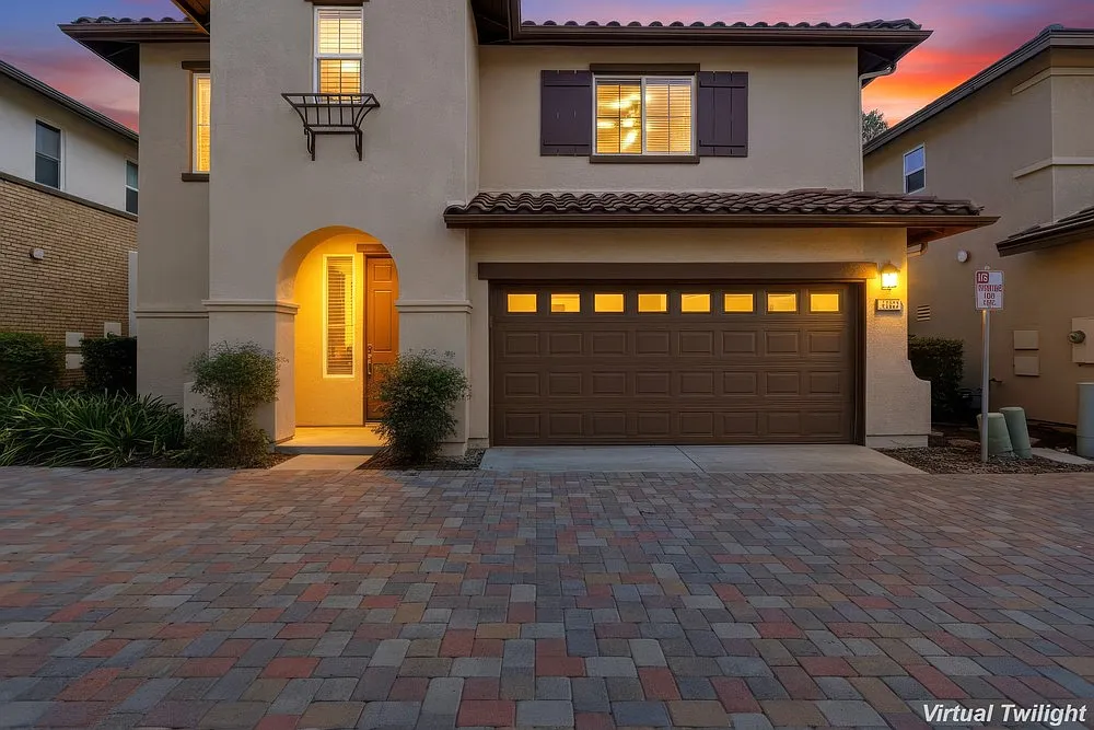 3 bed, 2.5 bath, 1873 sqft, $4,495 — Photo 2
