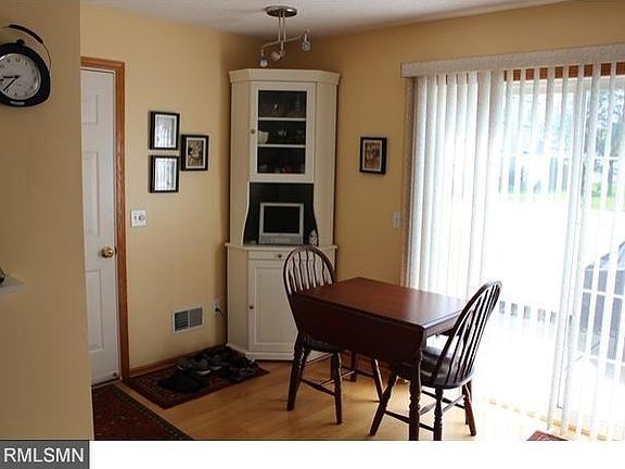 Eat-in kitchen
