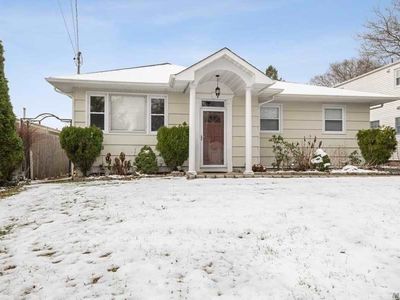 2 Yarmouth St, Melville, NY, 11747