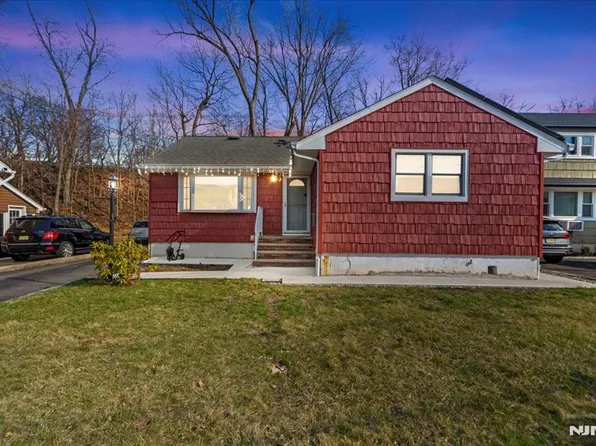 18 Dorothy Ave, Rochelle Park, NJ 07662
