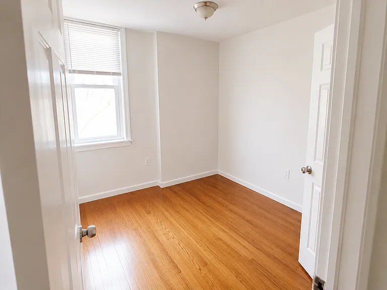1932 N 7th St #8 — Photo 5