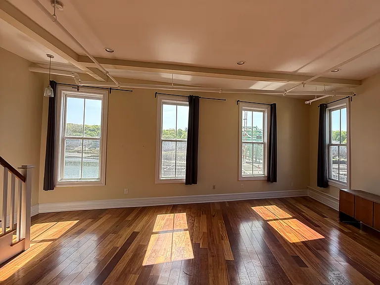 1 Grand Ave #5 — Photo 1