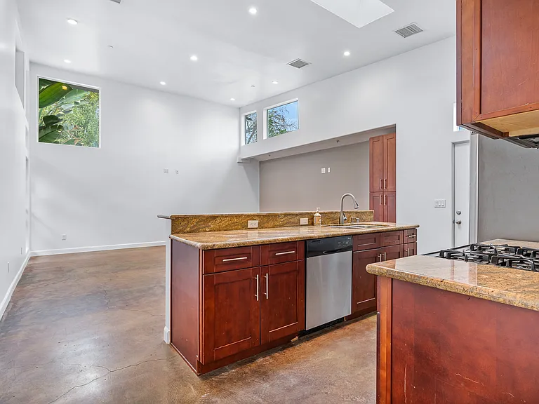 8617 Lasaine Ave — Photo 9