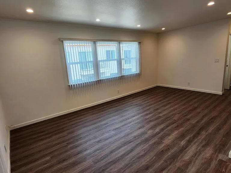 3367 Mentone Ave — Photo 2