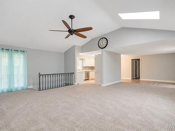 3rd image of 14 Shireford Ln