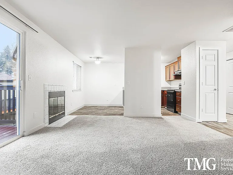 River View Apartments — Photo 22