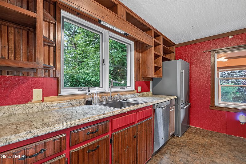 4th image of 317 Vley Road