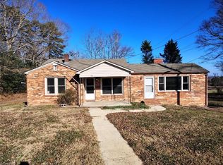 110 Walden Ln, Ararat, NC 27007