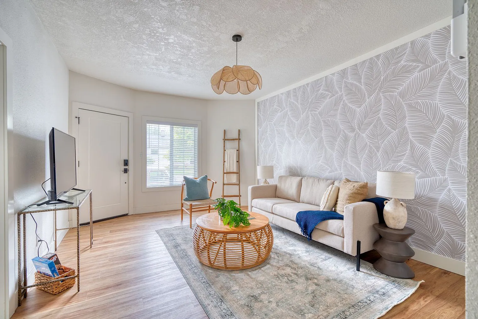 1 bed, 1.0 bath, 398 sqft, $2,226 — Photo 1