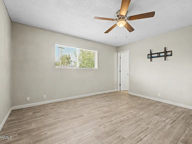 950 E Lilac Dr — Photo 17