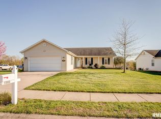 1000 Cottonwood Ln, Waterloo, IL 62298
