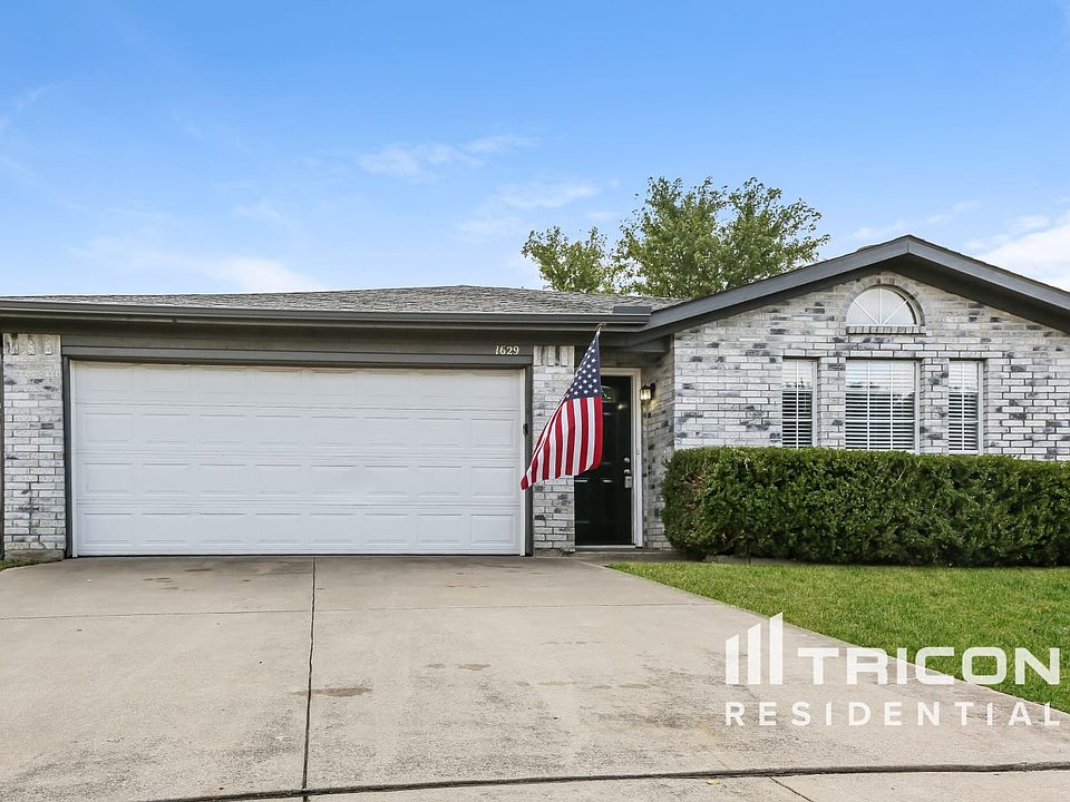 1st image of 1629 Gainsborough Way