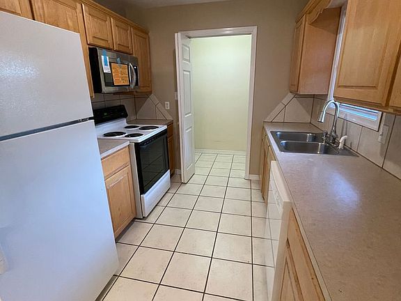 4th image of 1615-1701 S Osage St #1627-D