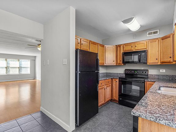 5th image of 814 Francis Pl APT 1N