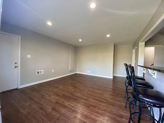 2nd image of 2533 Grant Ave