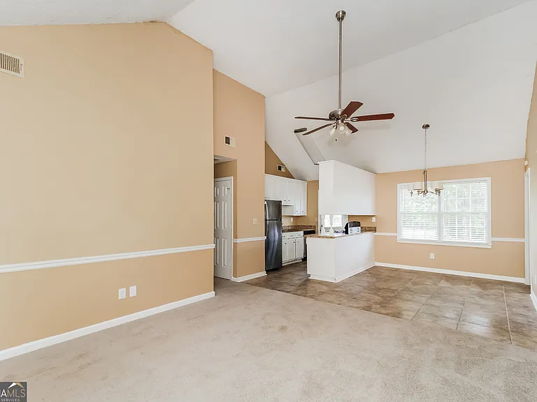 55 Jennifer Ln — Photo 2