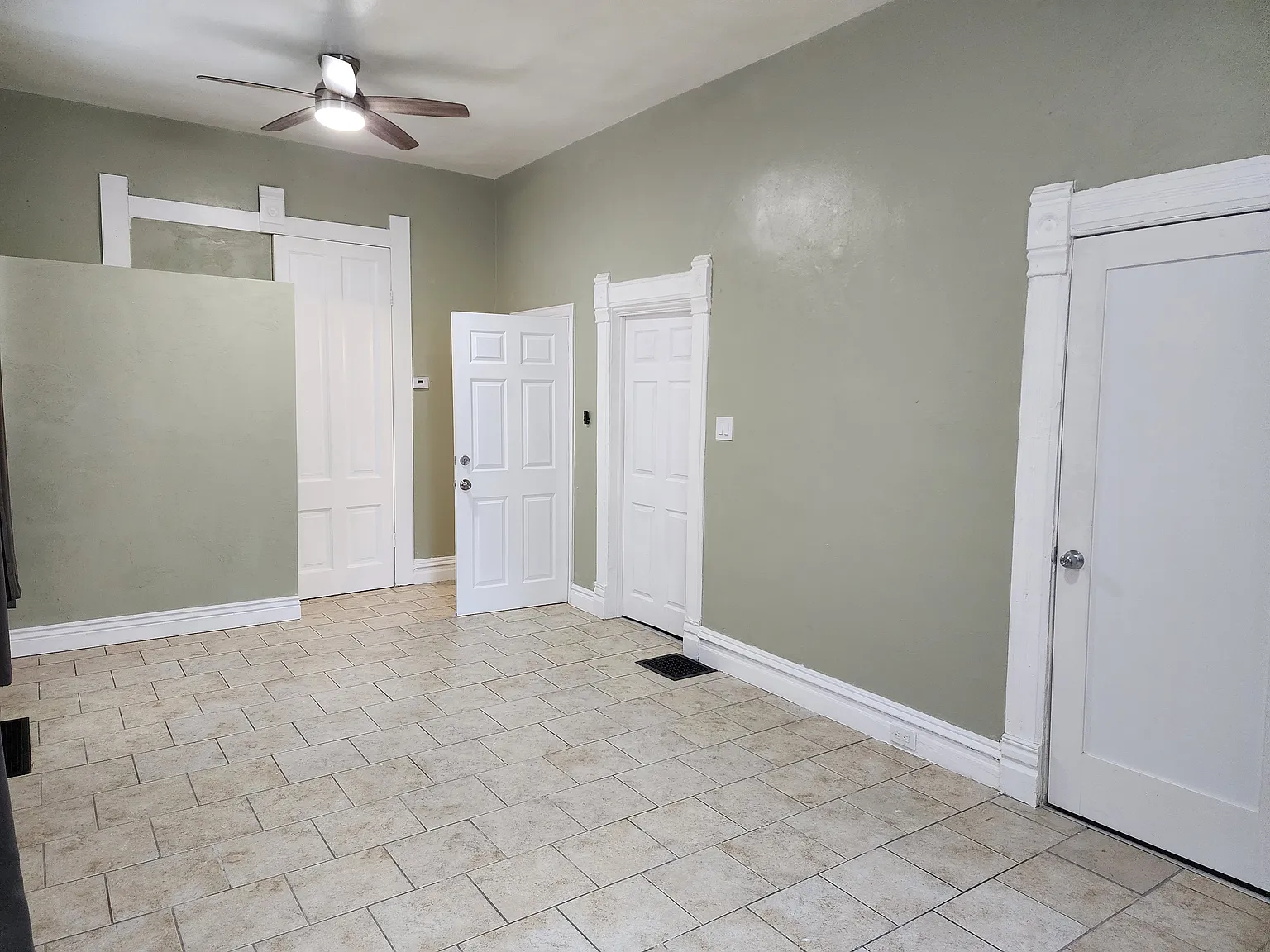 2 bed, 950 sqft, $1,995 — Photo 4