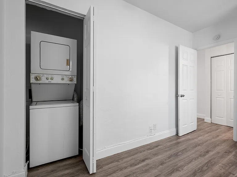 1100 NE 11th Ave #4 — Photo 12