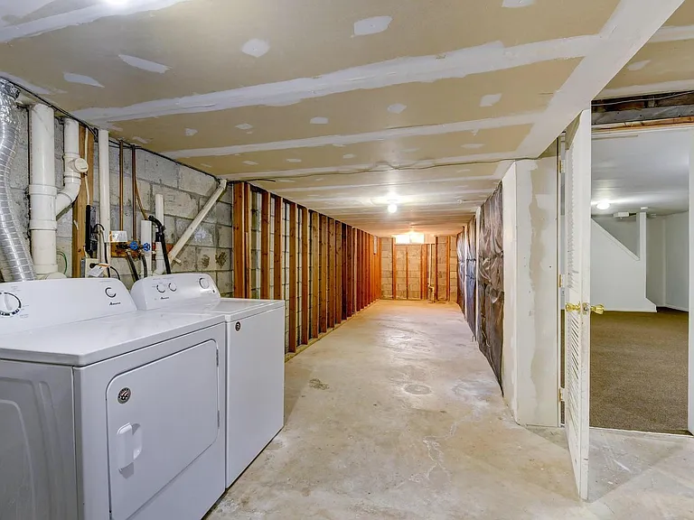 2 Bedrooms (storage room)